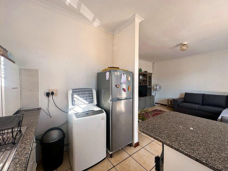 2 Bedroom Property for Sale in Oakglen Western Cape